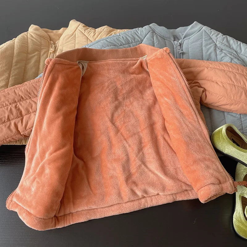 Mini Fashion™ - Vinterfrakk i bomull med broderi.