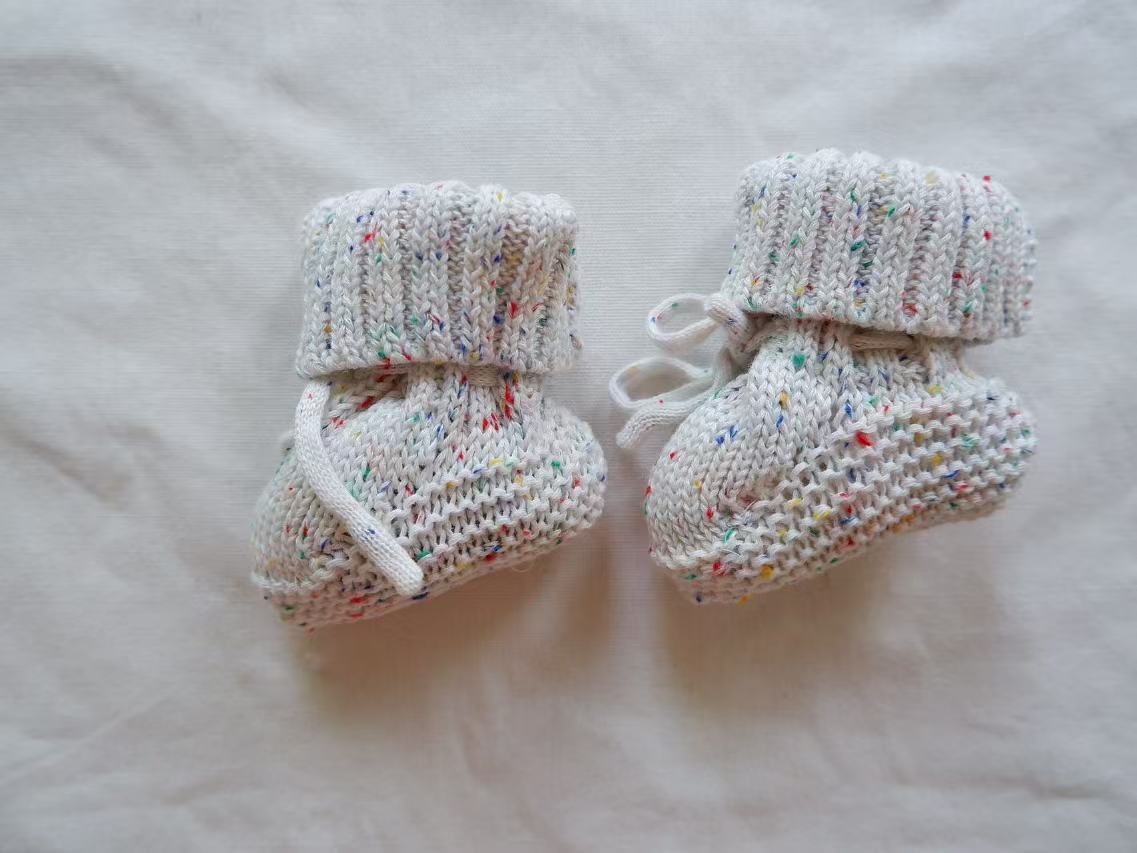 Mini Fashion™ - Warm & Stylish - Knitted Baby Slippers