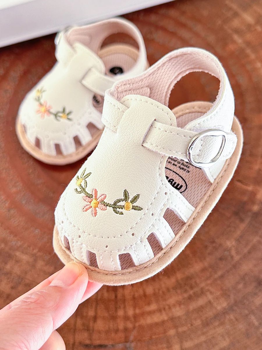 TinyPetals – Comfort & Style – Baby Sandals with Floral Embroidery