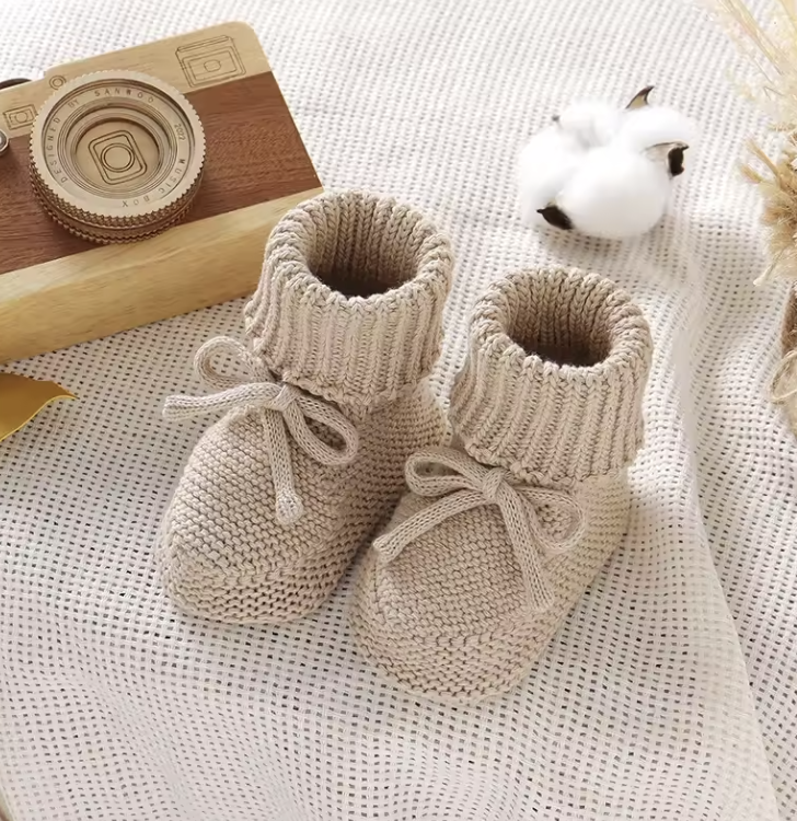 SnuggleSteps – Warm & Soft – Knitted Baby Booties