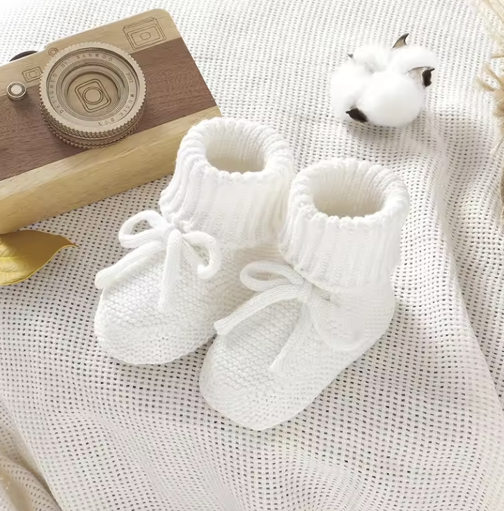 SnuggleSteps – Warm & Soft – Knitted Baby Booties