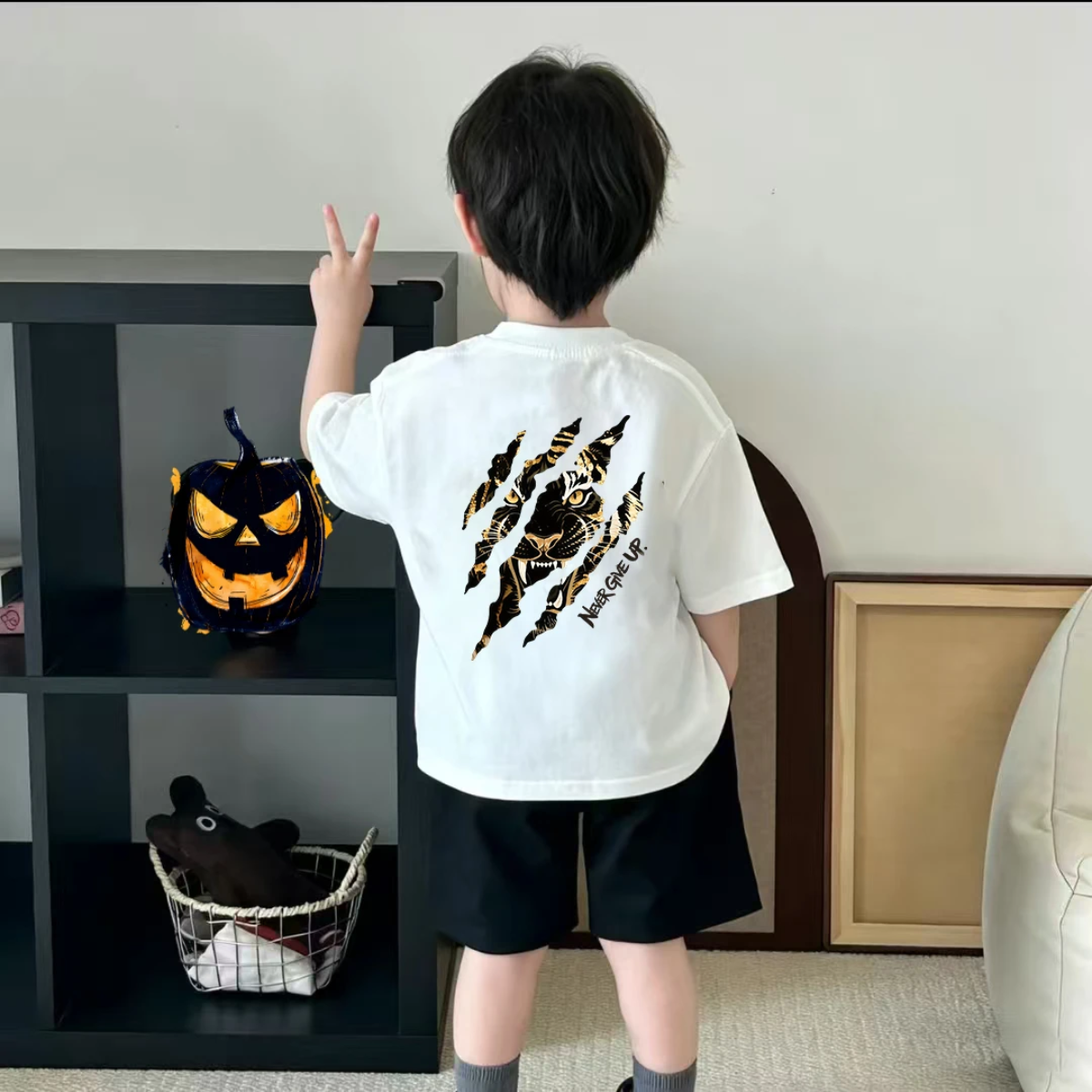 WildRoar – Fun & Casual – Kids' T-shirt with Tiger Print