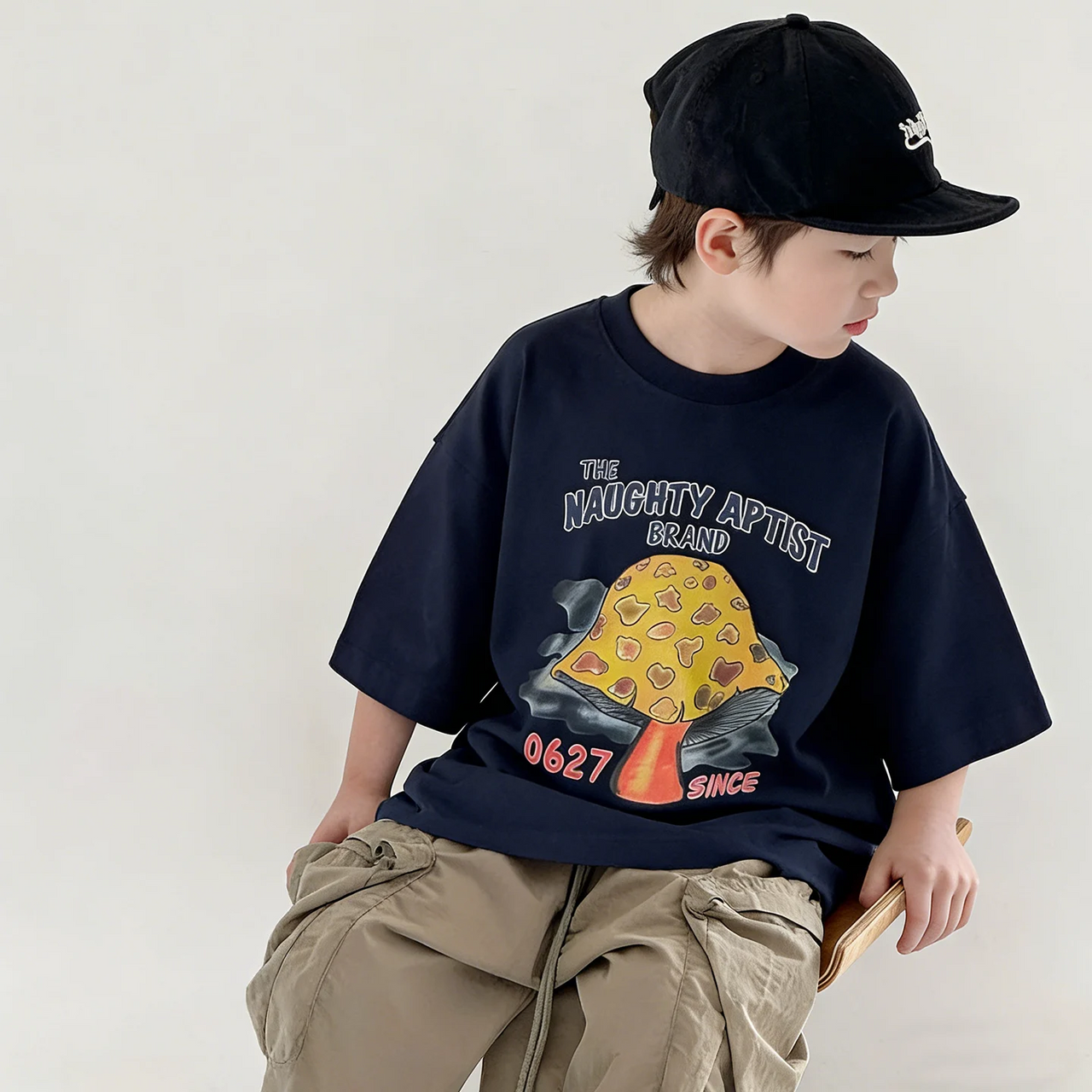 MushroomPlay – Casual & Streetwear – Oversized T-shirt with mushroom print