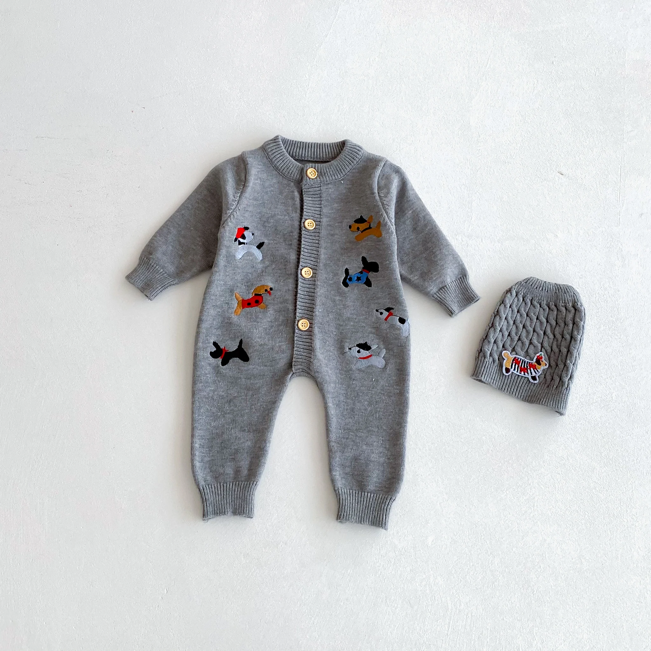 PlayfulKnit – Soft & Cute – Knitted Baby Jumpsuit with Dog Print