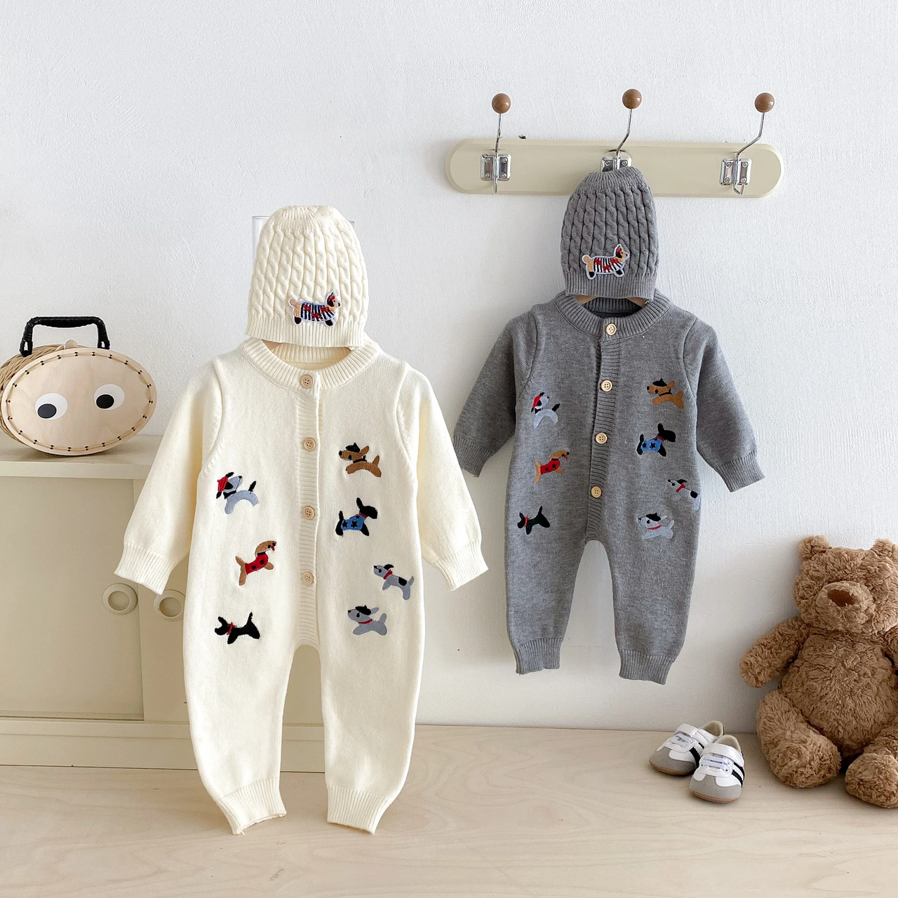 PlayfulKnit – Soft & Cute – Knitted Baby Jumpsuit with Dog Print