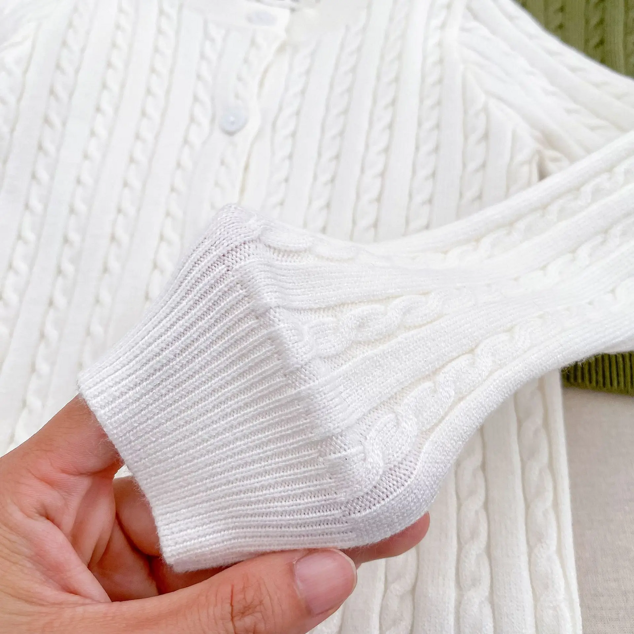 CozyBelle – Elegant & Warm – Knitted Cardigan with Buttons