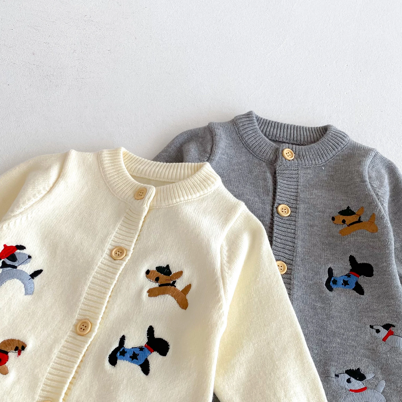 PlayfulKnit – Soft & Cute – Knitted Baby Jumpsuit with Dog Print