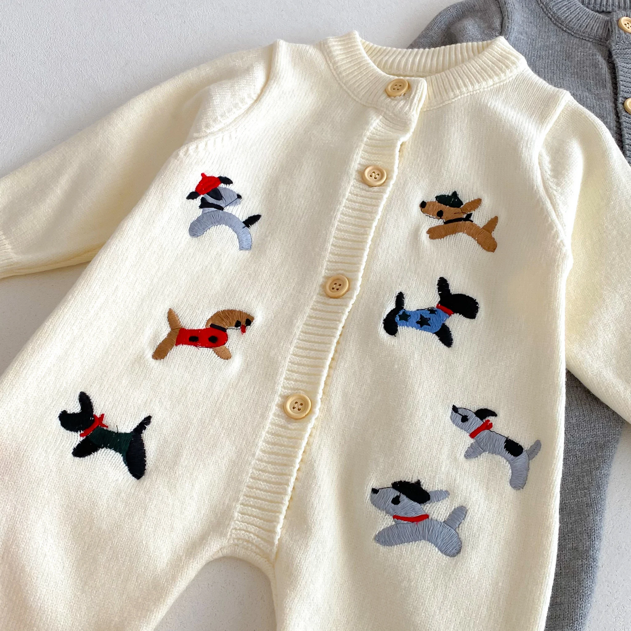 PlayfulKnit – Soft & Cute – Knitted Baby Jumpsuit with Dog Print