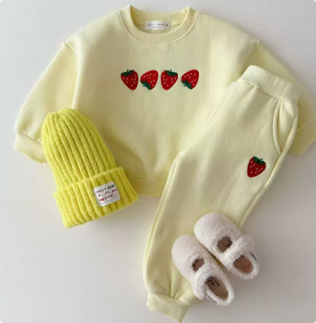 Mini Fashion™ - Strawberry Sweater