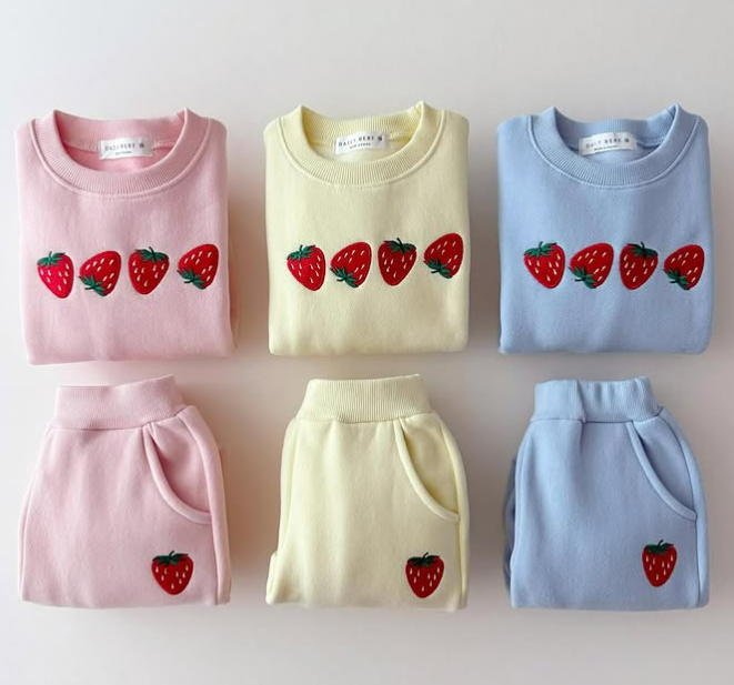 Mini Fashion™ - Strawberry Sweater