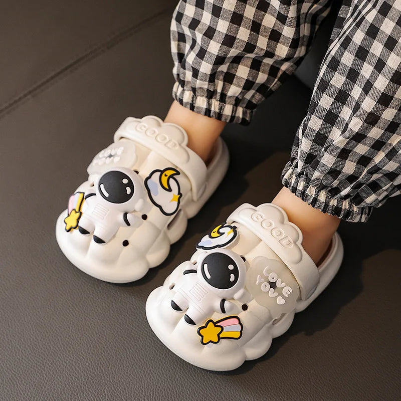 Mini Fashion™ - Fun Astronaut Design - Kids Slippers