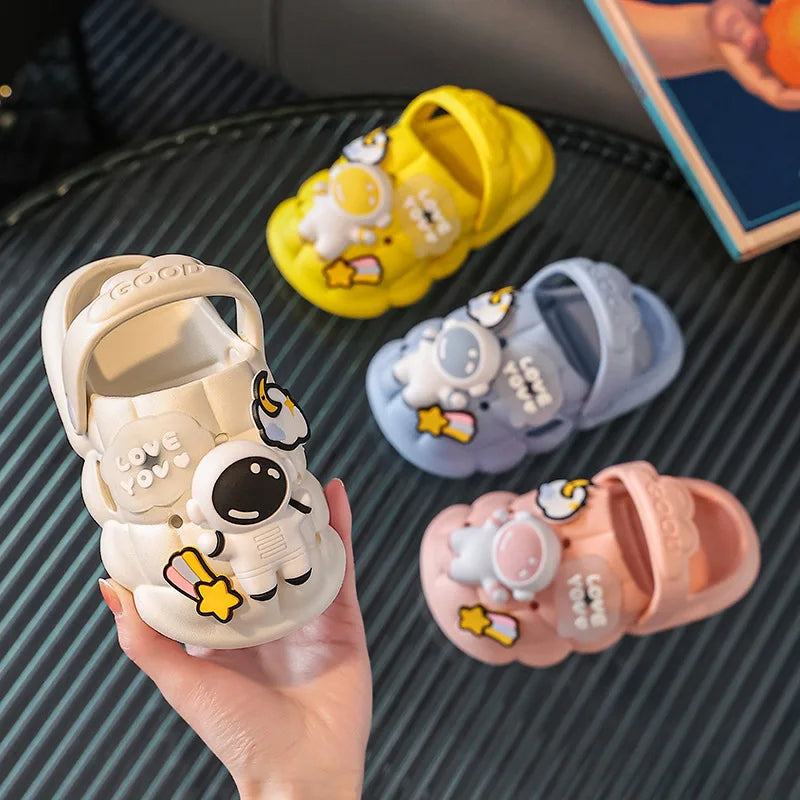 Mini Fashion™ - Fun Astronaut Design - Kids Slippers